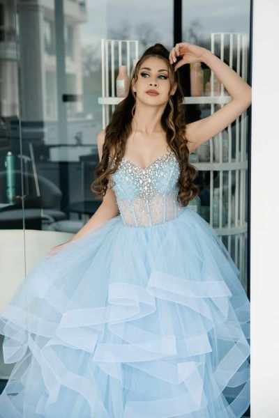 Казанлъшки чаровници в състезание за най-красива абитуриентка