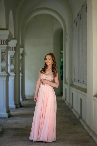 Казанлъшки чаровници в състезание за най-красива абитуриентка