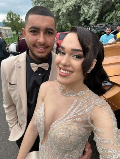 Казанлъшки чаровници в състезание за най-красива абитуриентка