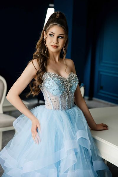 Казанлъшки чаровници в състезание за най-красива абитуриентка