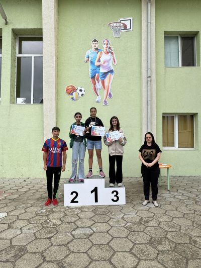 В ОУ “Св. Паисий Хилендарски“ - Казанлък се проведе традиционния училищен крос по повод 24 май 