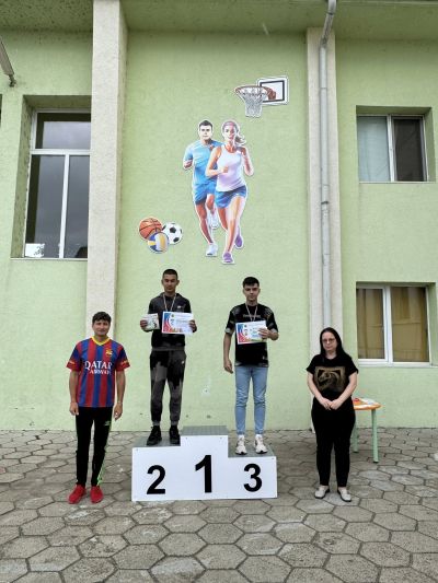 В ОУ “Св. Паисий Хилендарски“ - Казанлък се проведе традиционния училищен крос по повод 24 май 