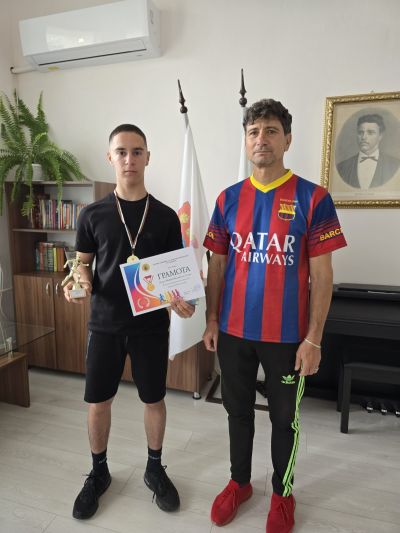 В ОУ “Св. Паисий Хилендарски“ - Казанлък се проведе традиционния училищен крос по повод 24 май 