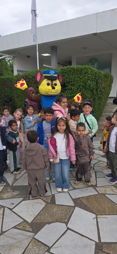 Кметът Иса Бесоолу зарадва децата на Павел баня за 1 юни