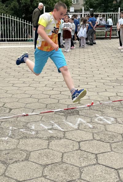 В ОУ “Св. Паисий Хилендарски“ - Казанлък се проведе традиционния училищен крос по повод 24 май 