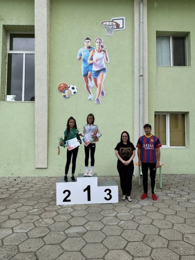 В ОУ “Св. Паисий Хилендарски“ - Казанлък се проведе традиционния училищен крос по повод 24 май 