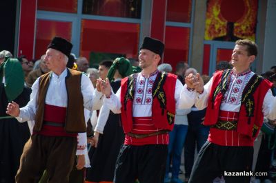 Фолклорни клубове от цялата страна се надиграваха 18-ото издание на „Тъпан бие, хоро се вие“ в Казанлък