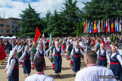 Фолклорни клубове от цялата страна се надиграваха 18-ото издание на „Тъпан бие, хоро се вие“ в Казанлък