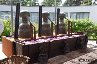 Автентичен ритуал по розоварене бе представен в Музея на розата в Казанлък