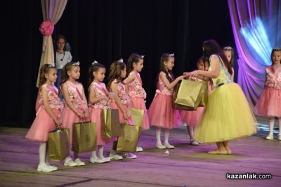 Казанлък приветства своите нови 26 малки “Принцеси на розата“