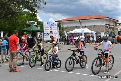 Динамика, спортен дух и колоездачи от цялата страна за Купа „Долината на тракийските владетели“ в Казанлък