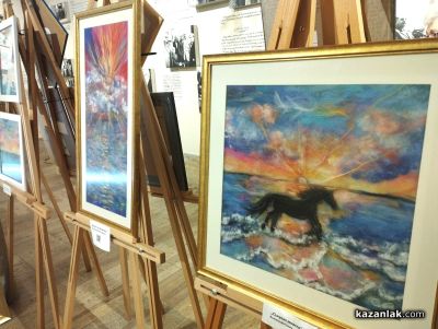 Светла Чиракова представи изложба с картини от вълна в музей „Чудомир“ в Казанлък