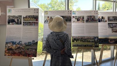 Как едно цвете обединява света: Изложбата “Розата на приятелството” разказва за международните връзки на Казанлък