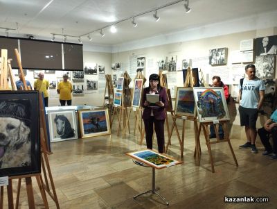 Светла Чиракова представи изложба с картини от вълна в музей „Чудомир“ в Казанлък