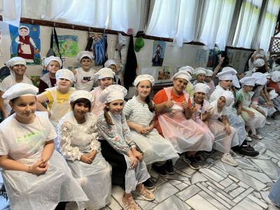 Второкласници от ОУ „Мати Болгария“ се запознаха с паметниците на България чрез интерактивен урок в Копривщица 