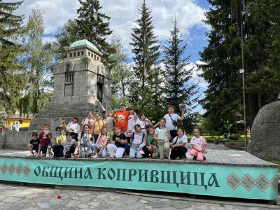 Второкласници от ОУ „Мати Болгария“ се запознаха с паметниците на България чрез интерактивен урок в Копривщица 