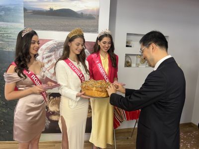 Официална делегация от побратимения град Дзинан, Китай, на посещение в Казанлък 