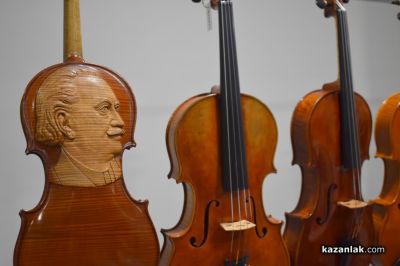 Триумф на музиката в Казанлък: Международният лютиерски фестивал представя над 70 музикални инструмента от 12 държави