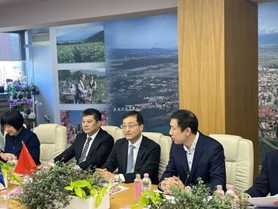 Официална делегация от побратимения град Дзинан, Китай, на посещение в Казанлък 