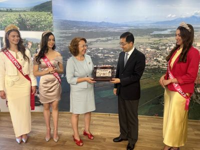 Официална делегация от побратимения град Дзинан, Китай, на посещение в Казанлък 