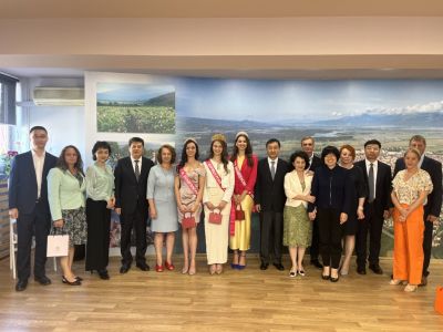 Официална делегация от побратимения град Дзинан, Китай, на посещение в Казанлък 