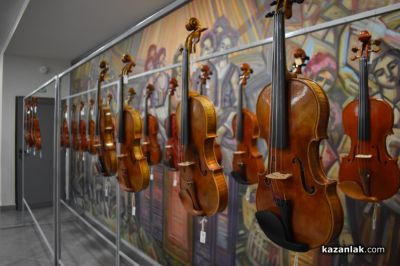 Триумф на музиката в Казанлък: Международният лютиерски фестивал представя над 70 музикални инструмента от 12 държави