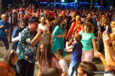 С магичен и приказен спектакъл, Царица роза 2025 – Мария Шамбурова встъпи в царствената си роля