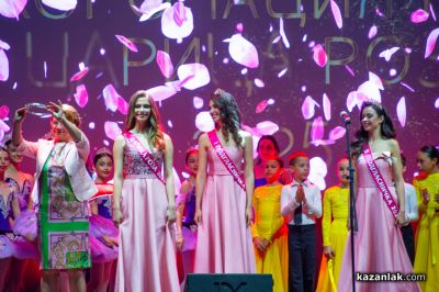 С магичен и приказен спектакъл, Царица роза 2025 – Мария Шамбурова встъпи в царствената си роля