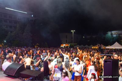 С магичен и приказен спектакъл, Царица роза 2025 – Мария Шамбурова встъпи в царствената си роля