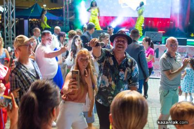 С магичен и приказен спектакъл, Царица роза 2025 – Мария Шамбурова встъпи в царствената си роля