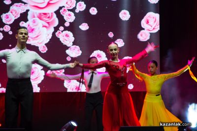 С магичен и приказен спектакъл, Царица роза 2025 – Мария Шамбурова встъпи в царствената си роля