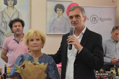 Вино, родено да побеждава: Зам.-кметът на Грас, Франция, връчи престижната награда “Златен киликс“ за най-добро българско вино розе в Казанлък