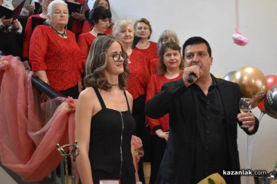 Вино, родено да побеждава: Зам.-кметът на Грас, Франция, връчи престижната награда “Златен киликс“ за най-добро българско вино розе в Казанлък