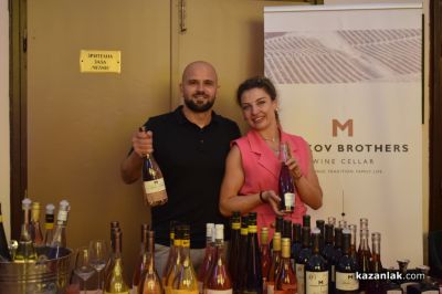 Вино, родено да побеждава: Зам.-кметът на Грас, Франция, връчи престижната награда “Златен киликс“ за най-добро българско вино розе в Казанлък