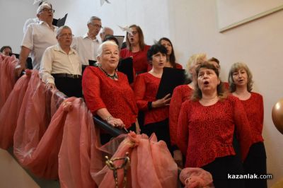 Вино, родено да побеждава: Зам.-кметът на Грас, Франция, връчи престижната награда “Златен киликс“ за най-добро българско вино розе в Казанлък