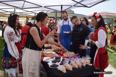 Шеф Станислав Димитров и шеф Иван Сарамандов впечатлиха с тракийска кавърма на кулинарното изложение „Хлябът на българина“