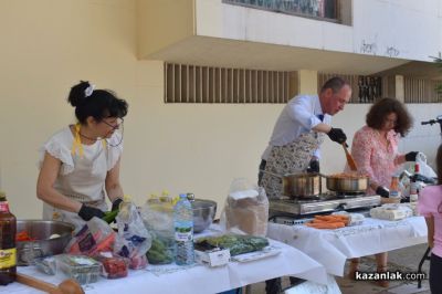 Фотографи готвят: Кулинарно изкуство в двора на Музея на фотографията