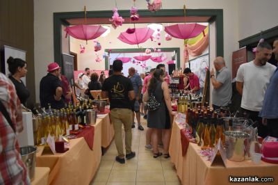 Вино, родено да побеждава: Зам.-кметът на Грас, Франция, връчи престижната награда “Златен киликс“ за най-добро българско вино розе в Казанлък