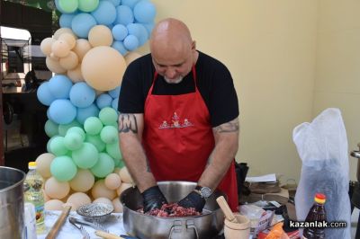 Фотографи готвят: Кулинарно изкуство в двора на Музея на фотографията