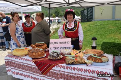 Шеф Станислав Димитров и шеф Иван Сарамандов впечатлиха с тракийска кавърма на кулинарното изложение „Хлябът на българина“