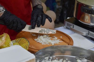 Фотографи готвят: Кулинарно изкуство в двора на Музея на фотографията