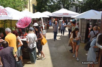 Вино, родено да побеждава: Зам.-кметът на Грас, Франция, връчи престижната награда “Златен киликс“ за най-добро българско вино розе в Казанлък