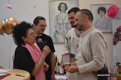 Вино, родено да побеждава: Зам.-кметът на Грас, Франция, връчи престижната награда “Златен киликс“ за най-добро българско вино розе в Казанлък