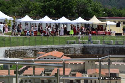 Шеф Станислав Димитров и шеф Иван Сарамандов впечатлиха с тракийска кавърма на кулинарното изложение „Хлябът на българина“