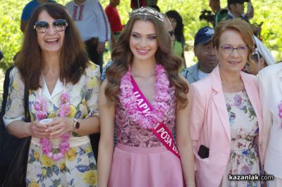 Розоберът в Казанлък представи на света традициите и аромата на Розовата долина 