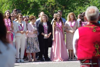 Розоберът в Казанлък представи на света традициите и аромата на Розовата долина 