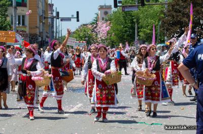 Кулминацията на 122-рия Празник на розата: Хиляди се обединиха около красотата на розата в сърцето на Казанлък