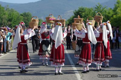 Розоберът в Казанлък представи на света традициите и аромата на Розовата долина 