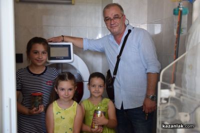 Казанлък - столица на доброто: Деца дариха апаратура в подкрепа на свои връстници