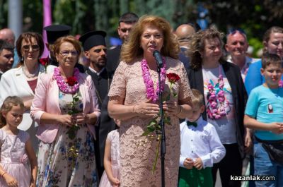 Кулминацията на 122-рия Празник на розата: Хиляди се обединиха около красотата на розата в сърцето на Казанлък